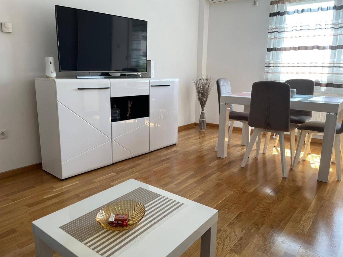 Paris Apartment -Free Private Parking Νόβι Σαντ Εξωτερικό φωτογραφία